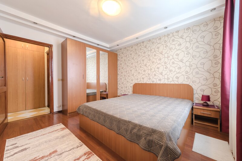 Romancierilor, deasupra metrou dec., comision 0, contract ANAF, et. 9/10.