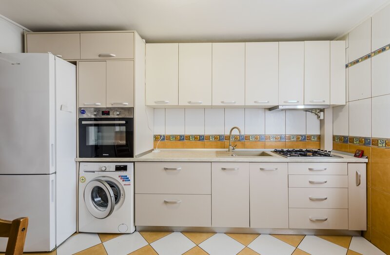 Romancierilor, deasupra metrou dec., comision 0, contract ANAF, et. 9/10.