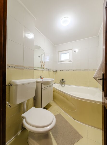 Romancierilor, deasupra metrou dec., comision 0, contract ANAF, et. 9/10.