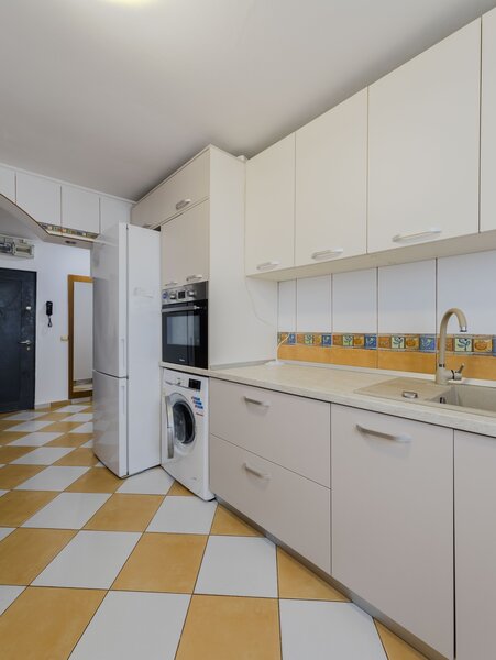 Romancierilor, deasupra metrou dec., comision 0, contract ANAF, et. 9/10.